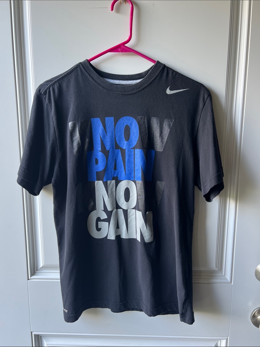 Nike Black Short-Sleeve 'Know Pain Know Gain' Tee with Blue/gray/black print